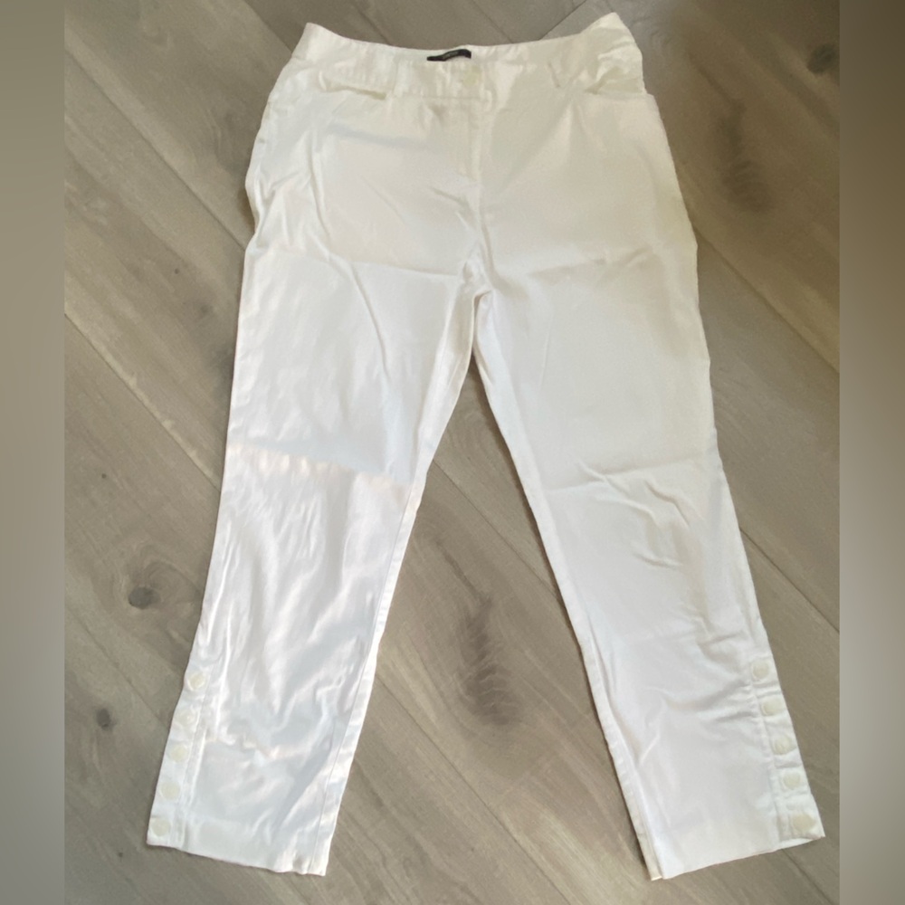 Style & Co Elegant White Women's Capri with buttons size 8P